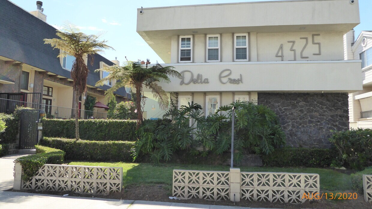 Front - 4325 Mammoth Ave