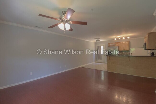 Building Photo - 530 Mount View Dr