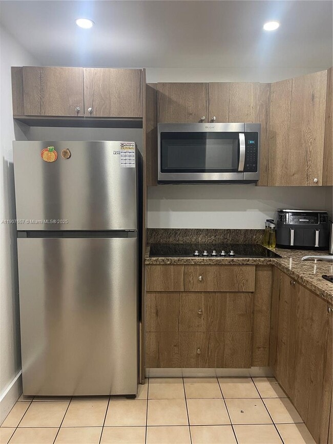 Building Photo - 6190 W 19th Ave