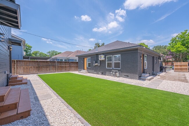 Building Photo - 4202 Clay St