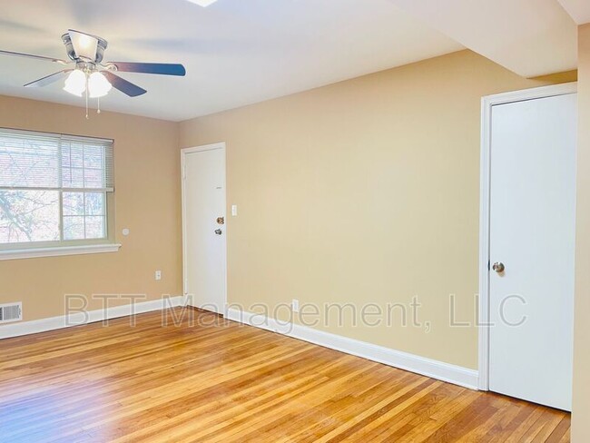Foto del edificio - 8802 Bradford Rd
