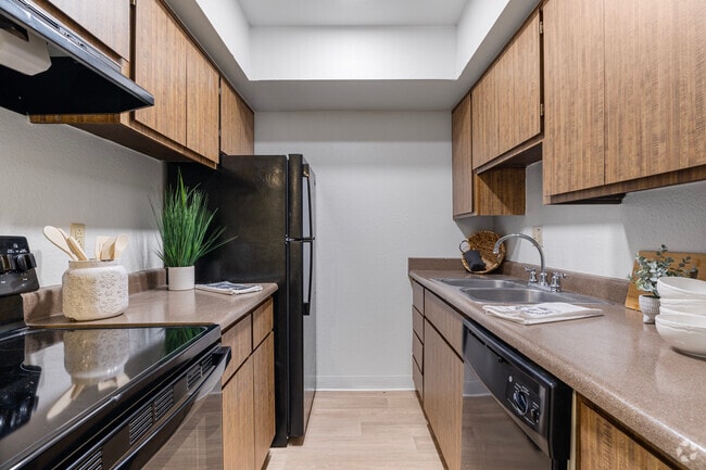 1BR, 1BA - 625SF - Kitchen - Orange Tree Villa Apartments