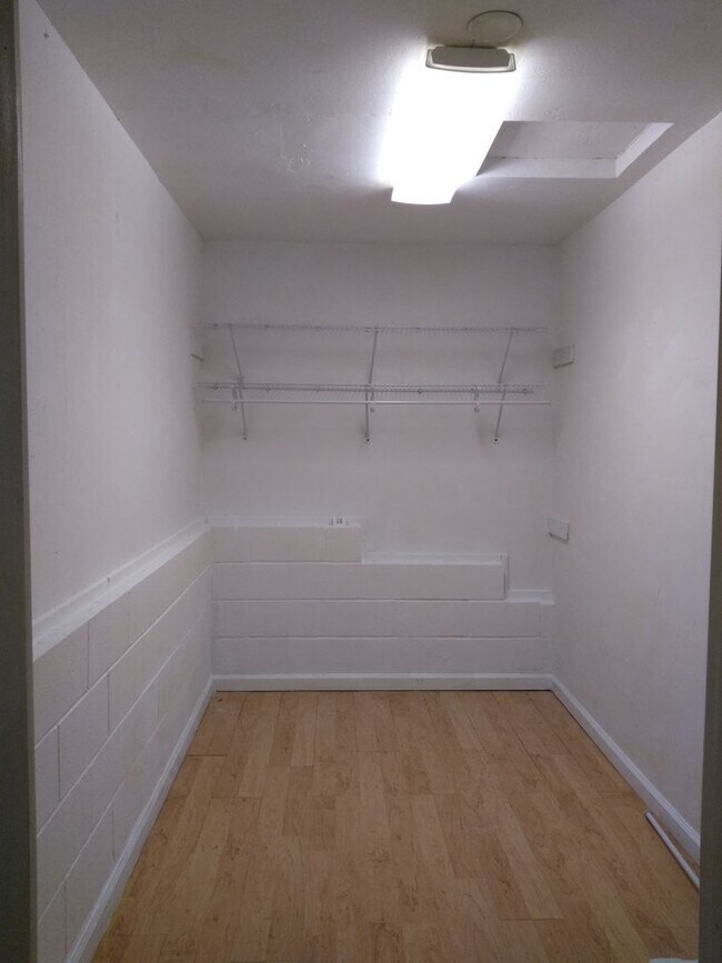 Building Photo - Large Studio in Cameron Park