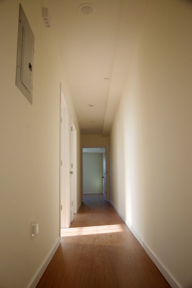 Foto del edificio - NEW 3 BEDROOM APT IN SOUNDVIEW