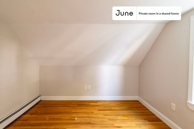 Building Photo - Room in Shared 5 bed/1.5 bath home