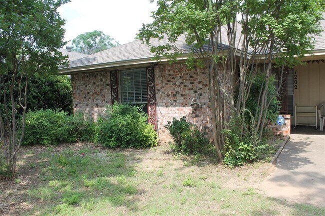 Building Photo - 1200 N O'Connor Rd