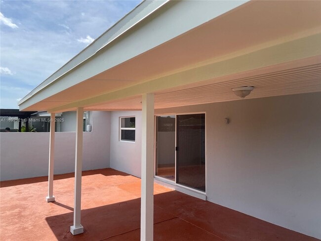 Foto del edificio - 13017 SW 18th Terrace