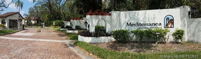 Foto del edificio - 329 Ives Dairy Rd