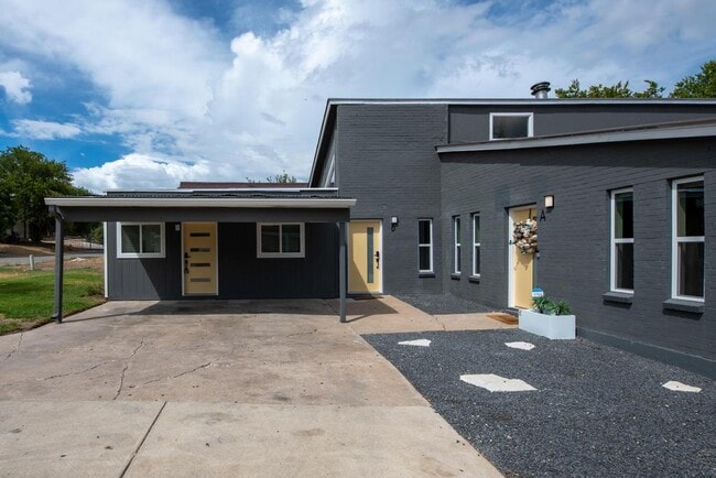 Building Photo - 1805 Briar Hill Dr