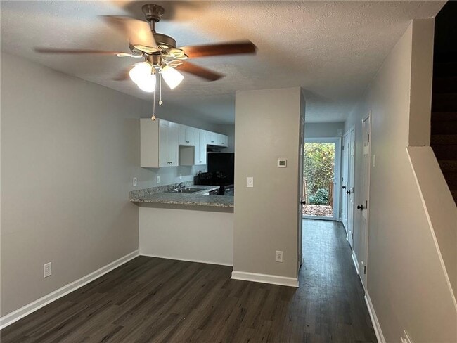 Foto del edificio - 5144 Spring St