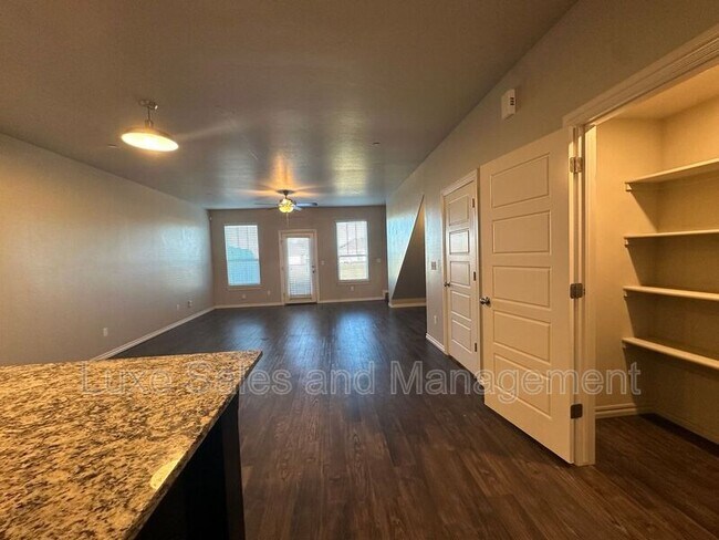Foto del edificio - 765 SW 14th St