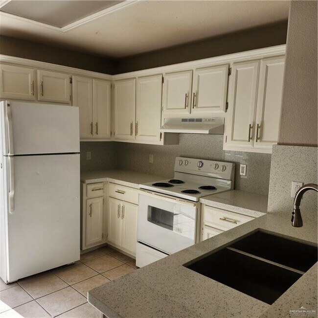Foto del edificio - 1501 W Carmen Ave