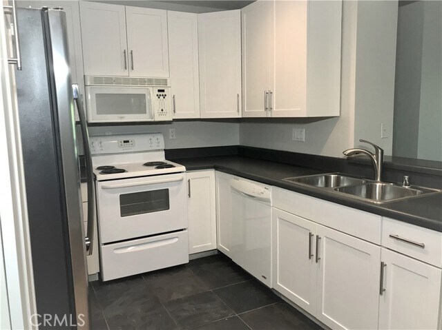 Building Photo - 21372 Brookhurst St