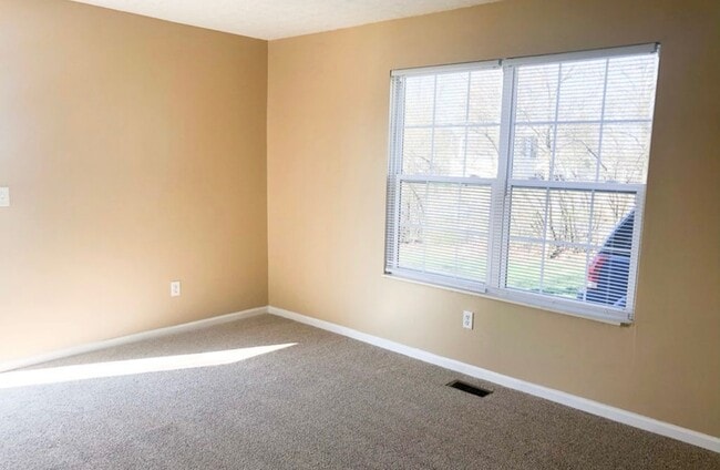 Building Photo - 5570 Maple Canyon Ave