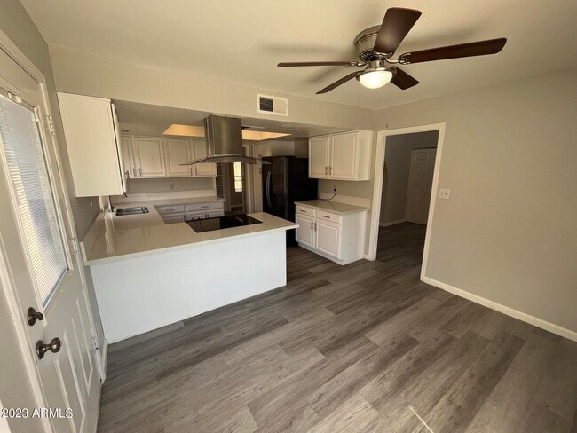 Building Photo - 2040 S Paseo Loma