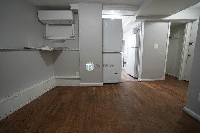 Building Photo - 128 Fuller St