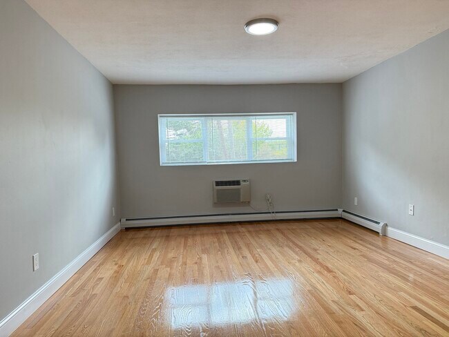 Foto del edificio - 4 Oakcrest Rd