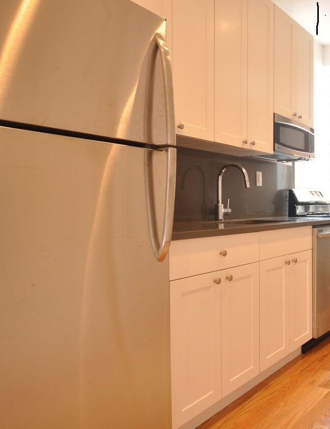 Primary Photo - 225 E 202nd St