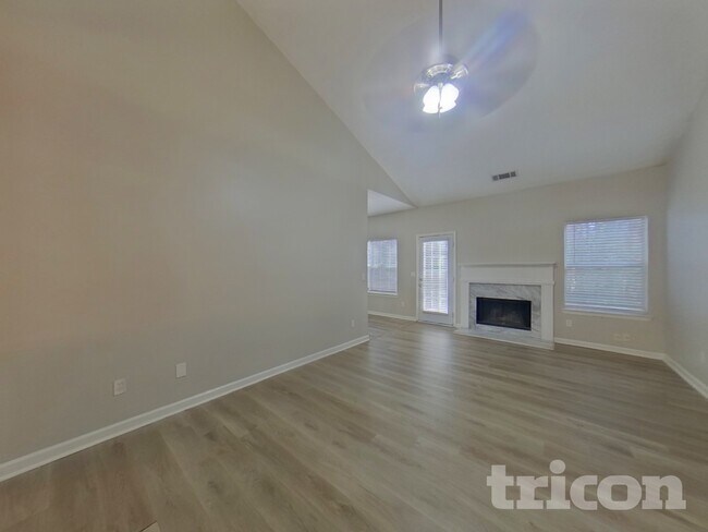 Foto del edificio - 1421 Highgrove Way