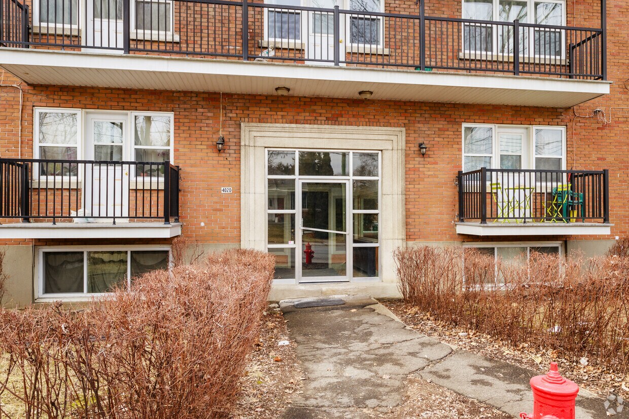 Building Photo - 4020 Av Kindersley