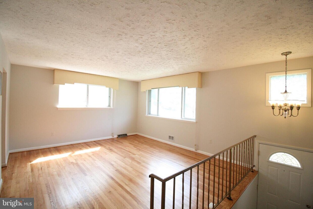 Primary Photo - 5724 Nevada St