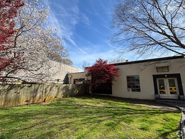 Building Photo - 510 Edgewood Ave NE