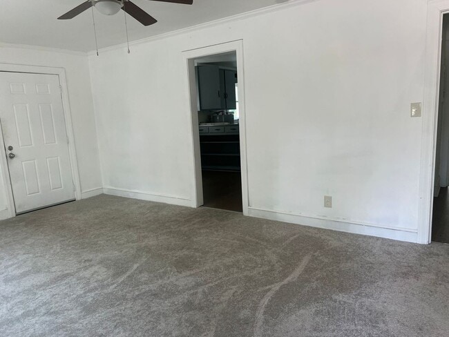 Building Photo - 3 Bedroom Brick House