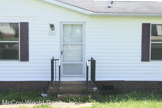 Building Photo - 3 br, 2 bath House - 111 Flynn Dr.