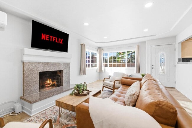 Building Photo - 765 Elkwood Ave