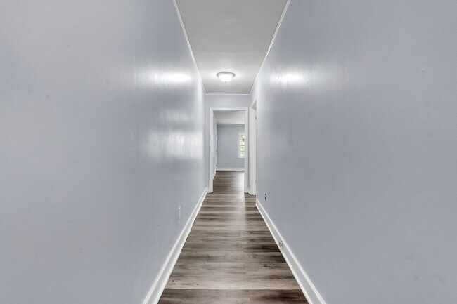 Foto del edificio - 1682 Pendleton St