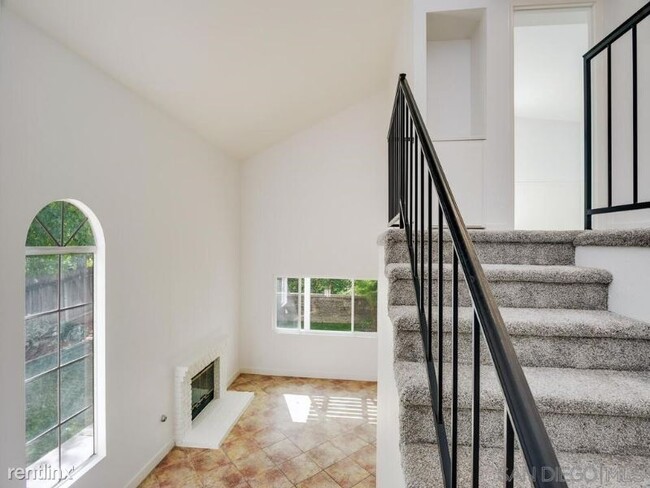 Building Photo - 3 br, 2.5 bath House - 2171 Johnston Rd