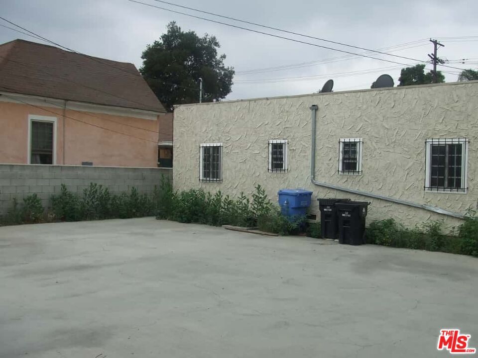 Foto del edificio - 6946 Simpson Ave