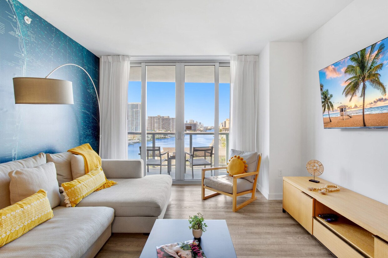 Foto principal - 2602 E Hallandale Beach Blvd