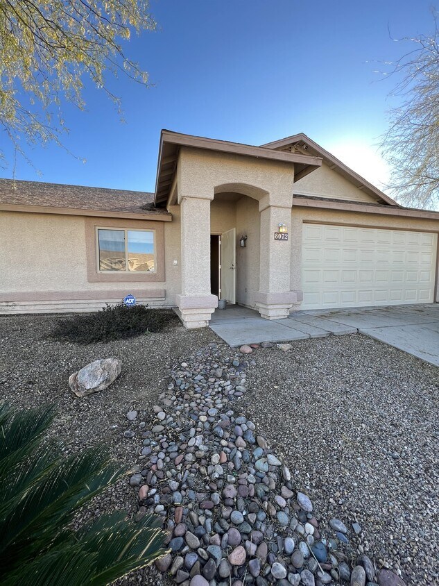 Foto principal - 8072 E Snakeroot Dr