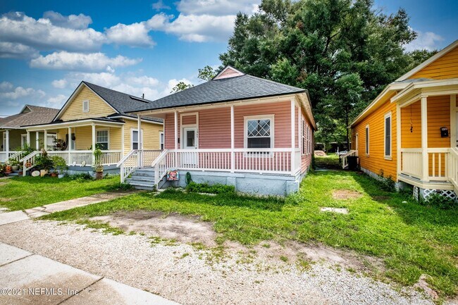 Building Photo - 1945 Redell St