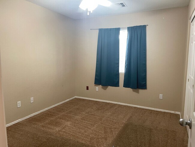 Foto del edificio - San Tan Valley, 4 bed, 3 bath, huge loft, 2300 sqft