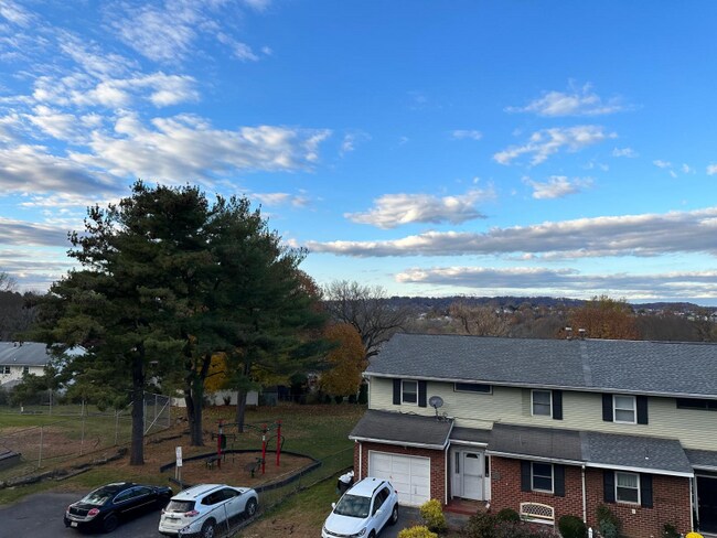 Foto del edificio - 235 Vista Dr