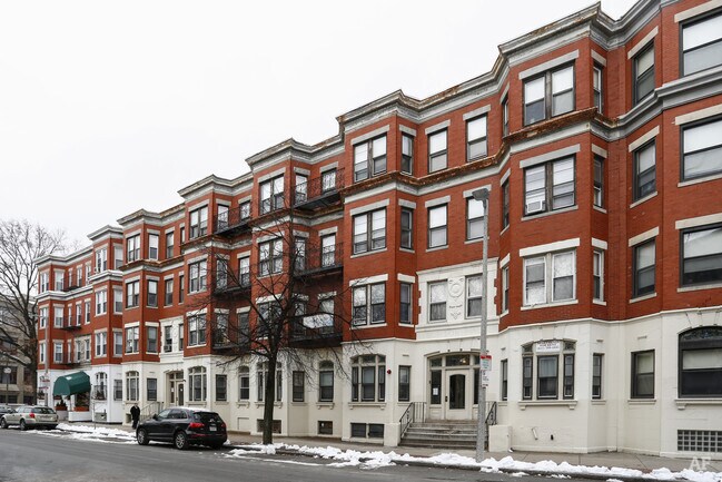 Building Photo - 148 Hemenway St