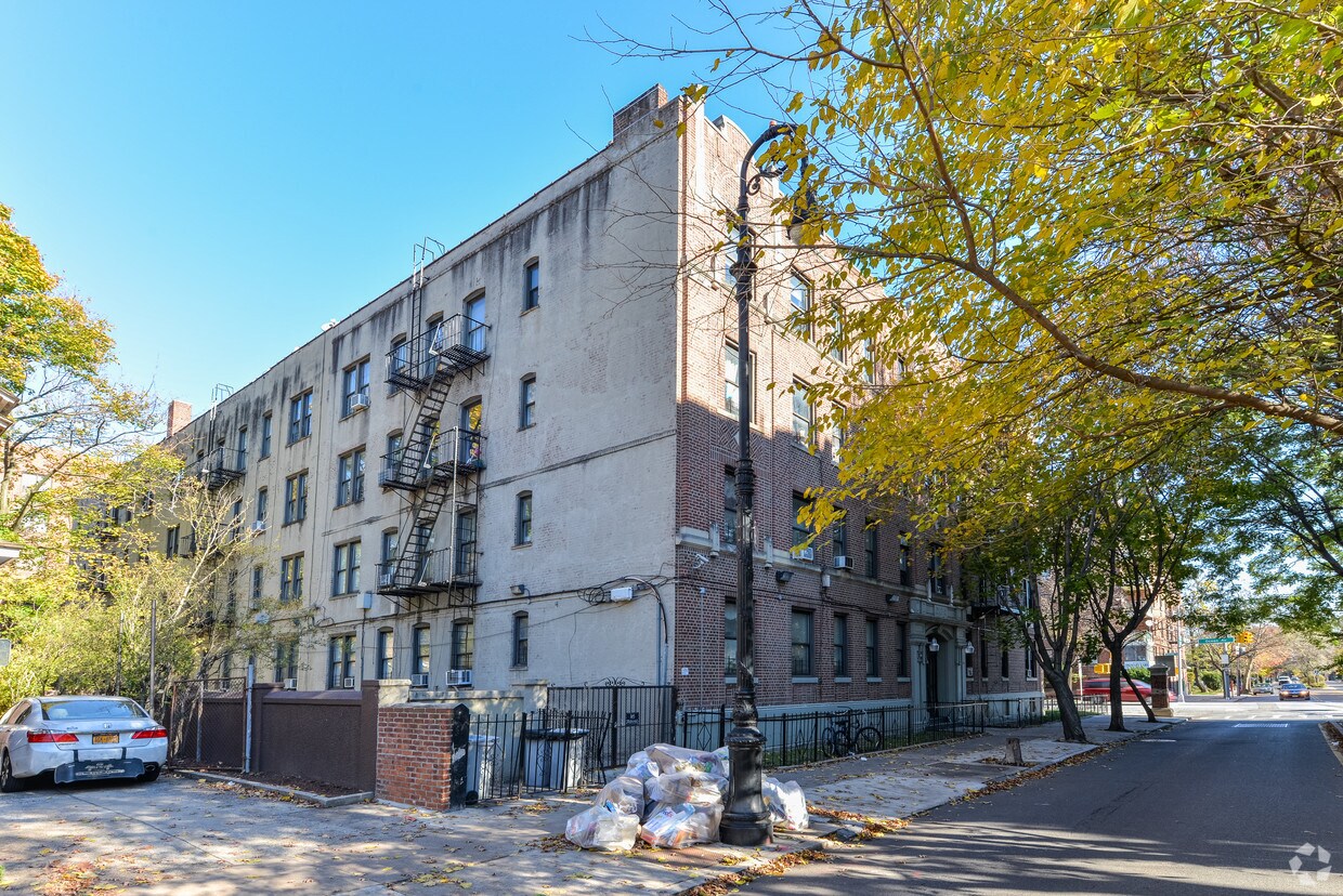 Building Photo - 1204 Ocean Ave