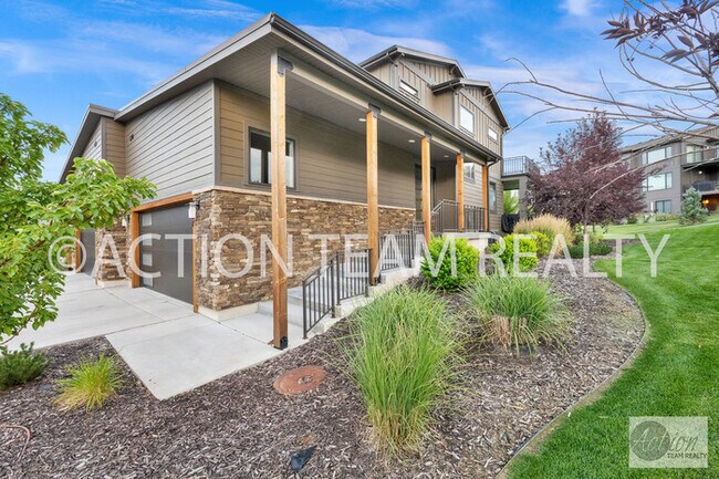 Building Photo - Beautiful Townhome in Huntsville