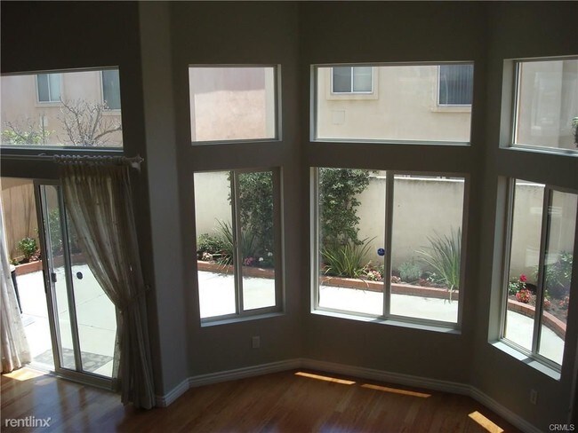 Building Photo - 4 br, 3 bath House - 2548 Plaza del Amo