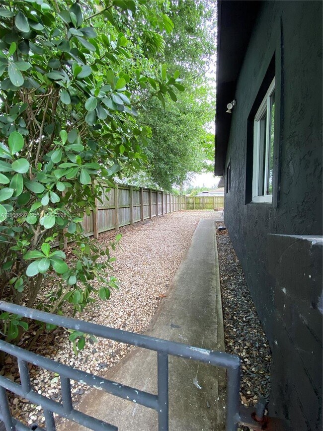 Foto del edificio - 6132 SW 39th St