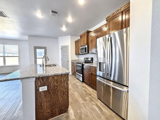 Building Photo - 722 Freedom Cir
