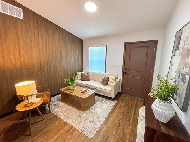 Building Photo - 344 Vireo Ave