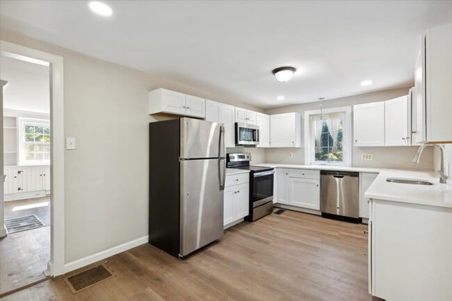 Building Photo - 3 Bedroom / 2.5 Bath House Available Now in Harleysville
