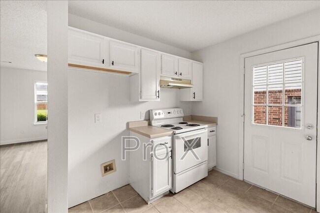 Building Photo - 3406 SW Landau Ct