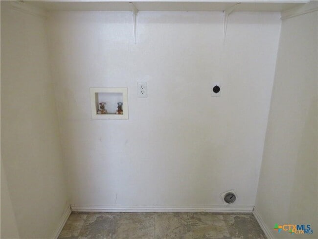 Building Photo - 4002 Gus Dr