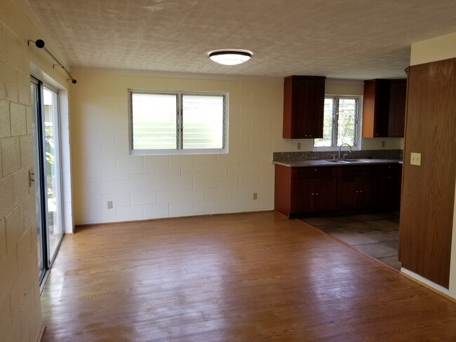 Dining area - 2914 Kalihi St