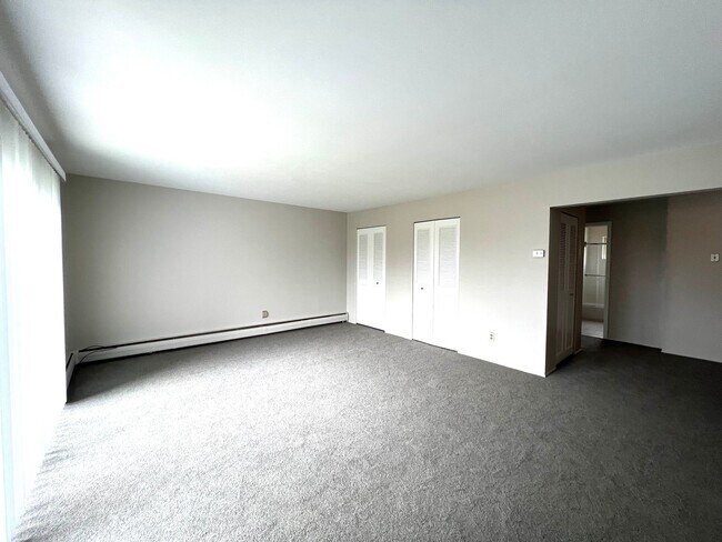 Foto del edificio - 2859 E Maple Rd