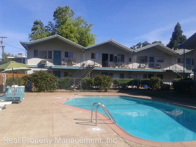 1050 Continental St, Redding, CA 96001 Apartment for